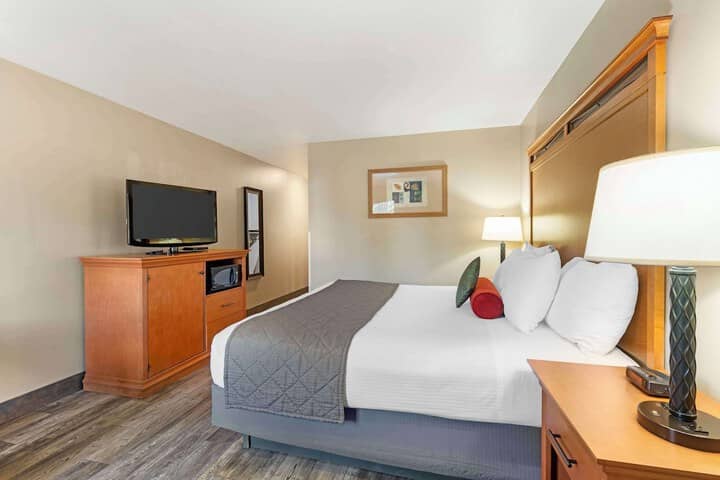 Room 14 of 28